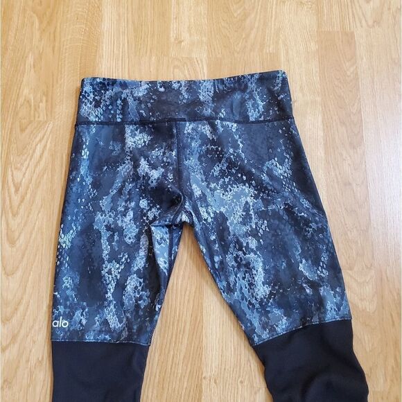 Alo Yoga Goddess Ribbed Legging size Small in Black Python - Picture 7 of 12